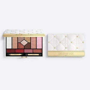 باليت Dior مكياج فاخر إصدار محدود بتصميم أنيق وظلال عيون وأحمر خدود وشفاه متنوعة مع فرش ذهبي مزدوج.