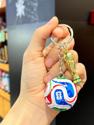 ميدالية FIFA بتصميم كرة القدم وكأس العالم مع صندوق هدايا مميز.