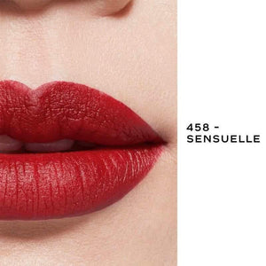 Luminous matte finish of CHANEL Rouge Allure Velvet 458 Sensuelle on lips.
