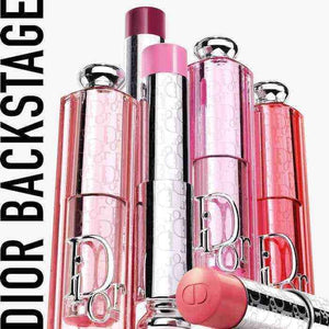 بلشر ستيك ديور Rosy Glow بتدرجات لونية متنوعة، تركيبة كريمية طبيعية تدوم طويلاً.