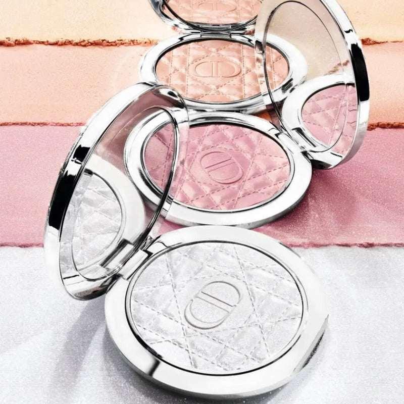 DIOR Powder Highlight هايلايتر مضغوط فخم مع درجات لؤلؤية وعلبة فضية أنيقة لهدية عيد ميلاد