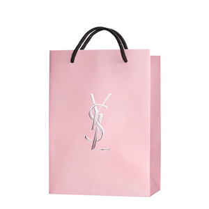 مجموعة مكياج YSL في حقيبة تسوق وردية