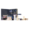 محتويات مجموعة Clé de Peau Beauté مرتبة في صف واحد