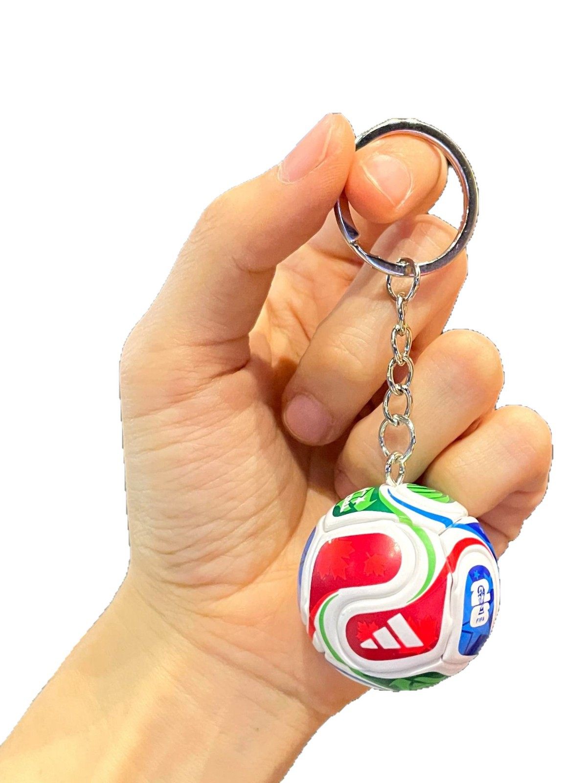 ميدالية FIFA بتصميم كرة القدم وكأس العالم مع صندوق هدايا مميز.