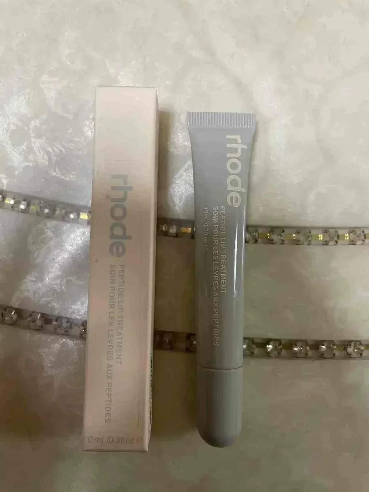 مرطب شفاه ملون من رود سكين Hailey بتركيبة جل مغذية للعناية بالشفاه