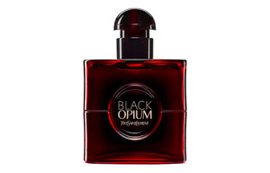 عطر نسائي في قارورة حمراء داكنة من الأمام