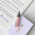 طقم هدايا ديور مع ملمع شفاه Addict Lip Maximizer وعطر Miss Dior في علبته